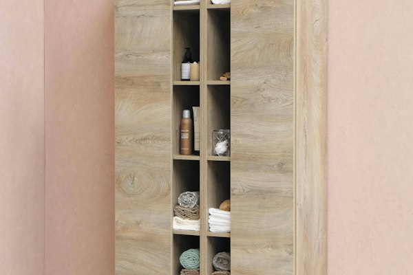 Alte und neue Holzteile des Wagenkastens nebeneinander